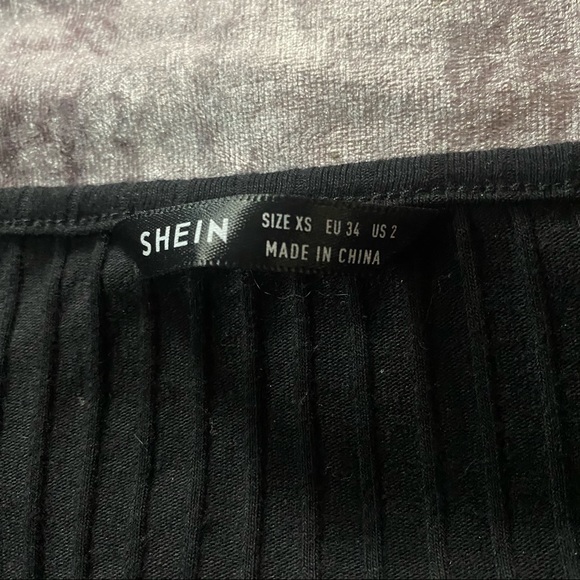 Black longsleeve belted top, nonfunctional buttons - Picture 3 of 6